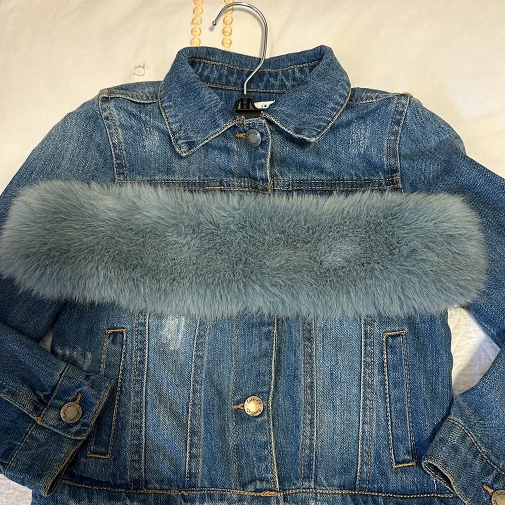 SPLENDID KIDS ADORABLE DENIUM JACKET SIZE 4/5 WITH BLUE FAUX FUR COLLAR